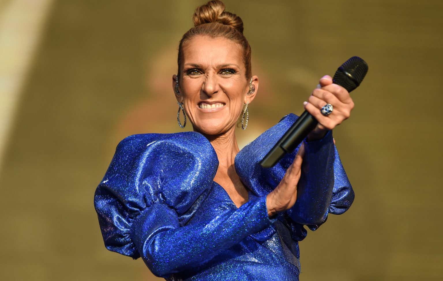 Top 10 Best Selling Female Singers Of All Time top-10-best-selling-female-singers-of-all-time